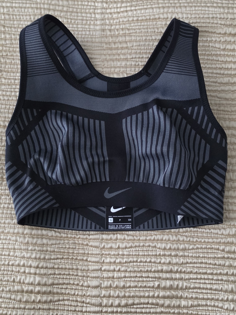 Nike Fe/Nom Flyknit Black Gray Seamless Striped High-Support Sports Bra Small - Picture 2 of 7